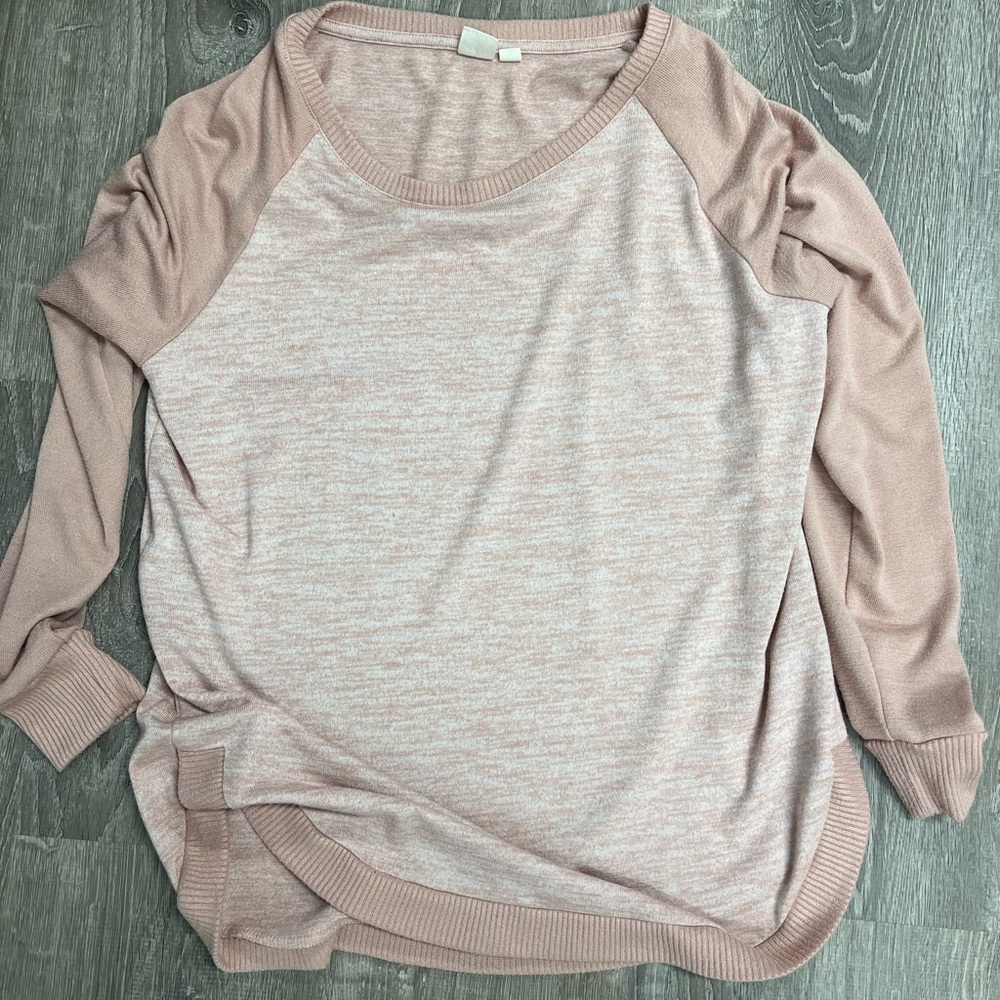 Soft loose beautiful pink blush Gap top!